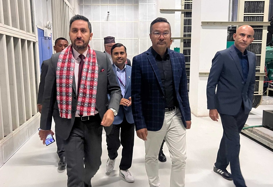 Communication Minister Jagdish Kharel visits Ncell IDC